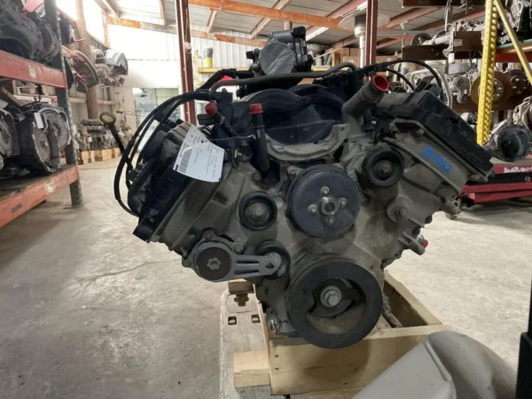 Ford F-350 Super Duty Engine 2