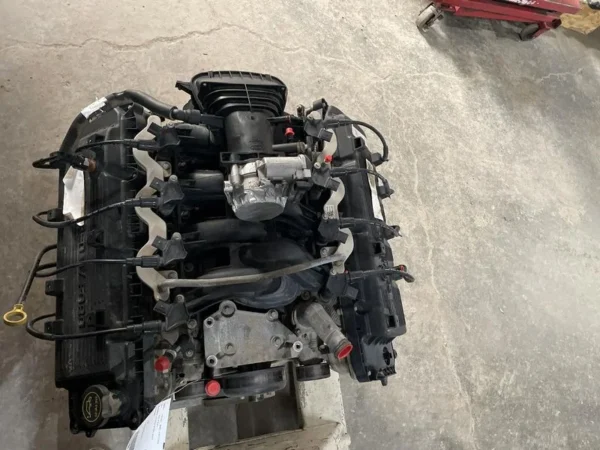 Ford F-350 Super Duty Engine 3